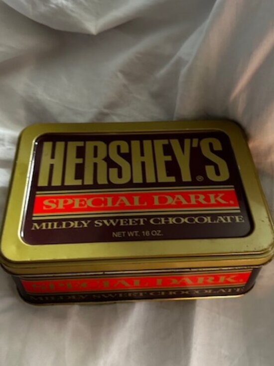 Other - 🍋‍🟩 Hersheys special dark metal tin collectible box